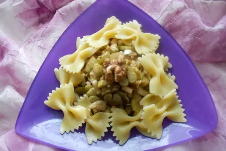 Фарфалле с сельдереем и орехами: шаг 5