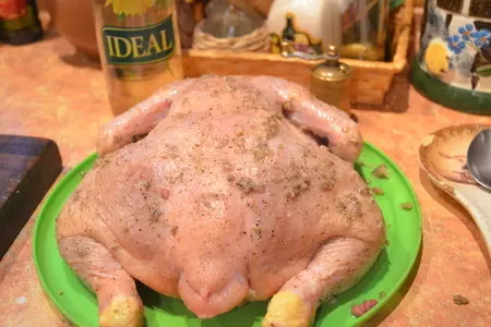 Курица, фаршированная перловкой и яблоками.: шаг 4