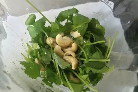 Фарфалле с овощами и соусом из кинзы: шаг 3