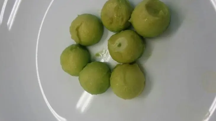 Пенне с рукколой,черри и соусом из авокадо: шаг 2