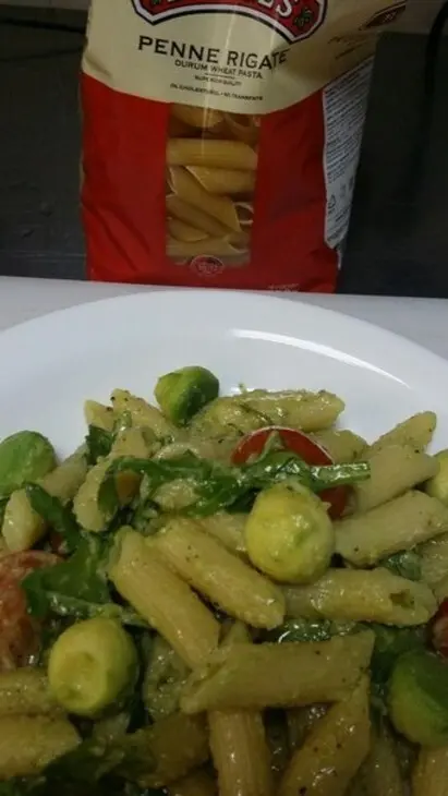 Пенне с рукколой,черри и соусом из авокадо: шаг 5