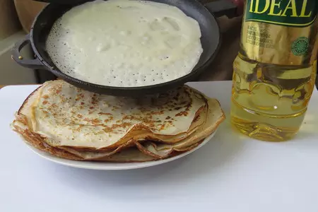 Золотая курочка, фаршированная сырными роллами из блинов: шаг 3