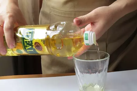 Золотая курочка, фаршированная сырными роллами из блинов: шаг 22