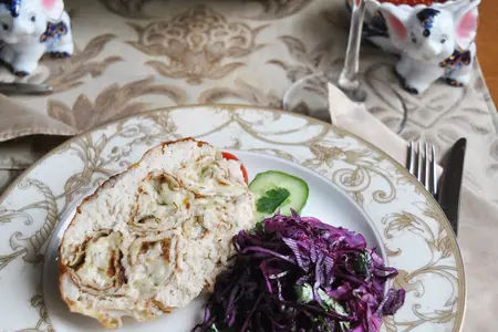 Золотая курочка, фаршированная сырными роллами из блинов: шаг 26