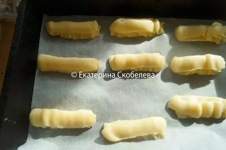 Эклеры с воздушным творожной начинкой и глянцевой шоколадной глазурью: шаг 4