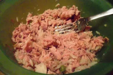 Фаршированный ленивый пирог с рисом и тунцом: шаг 2