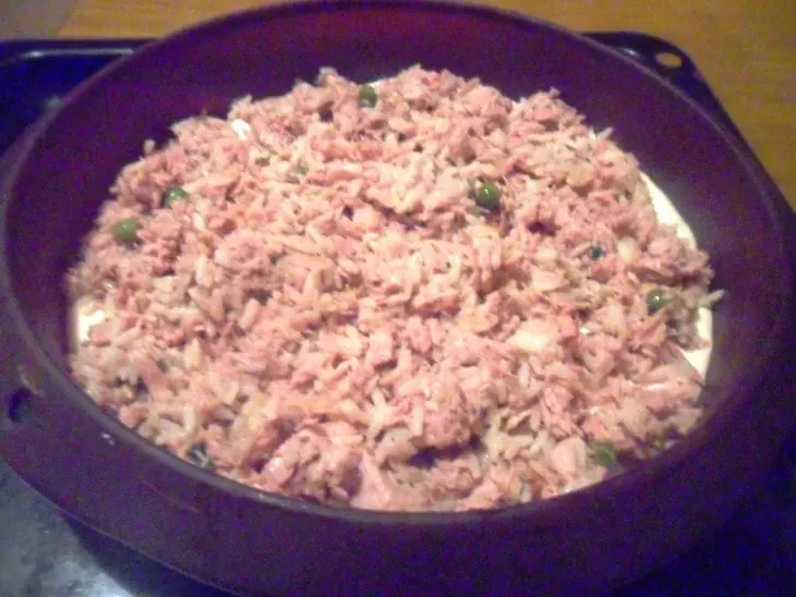 Фаршированный ленивый пирог с рисом и тунцом: шаг 3