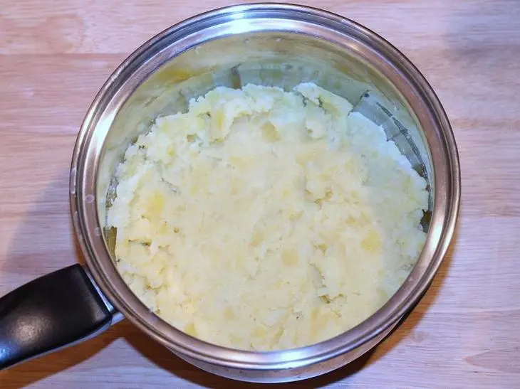 Слоёные трубочки из лаваша с картофельным пюре: шаг 2