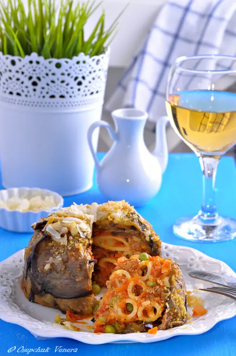 Тимбаль с  баклажанами-гриль, пенне и мясным рагу "на радость девочкам".: шаг 12