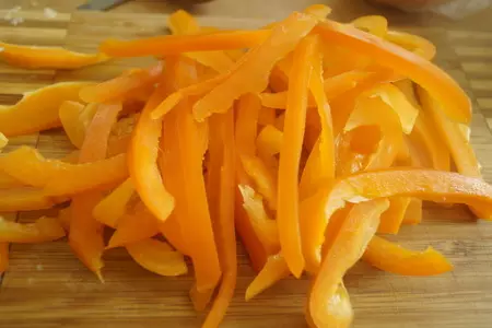 Салат с болгарским перцем, помидорами и сыром: шаг 1