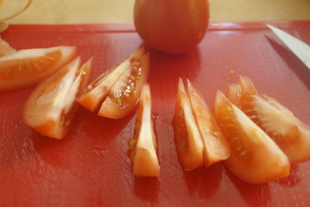 Салат с болгарским перцем, помидорами и сыром: шаг 4