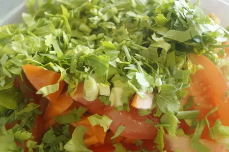 Салат с болгарским перцем, помидорами и сыром: шаг 6