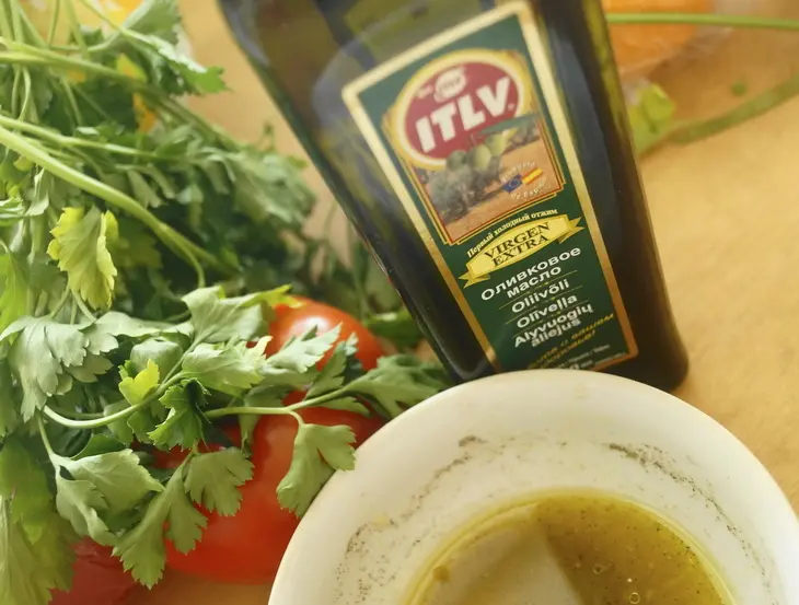 Салат с болгарским перцем, помидорами и сыром: шаг 7