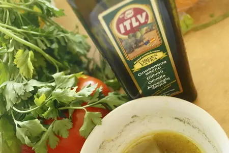 Салат с болгарским перцем, помидорами и сыром: шаг 7