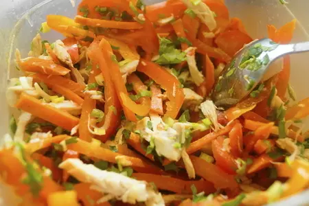 Салат с болгарским перцем, помидорами и сыром: шаг 8