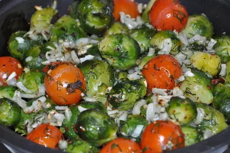 Брюссельская капуста, запеченная с помидорами: шаг 4