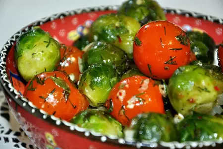 Брюссельская капуста, запеченная с помидорами: шаг 5