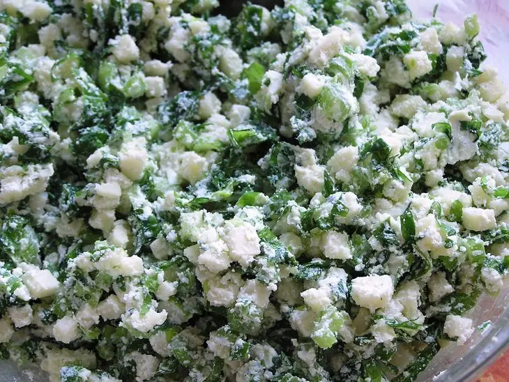 Пончики-пирожки с зеленью и сырами.: шаг 3