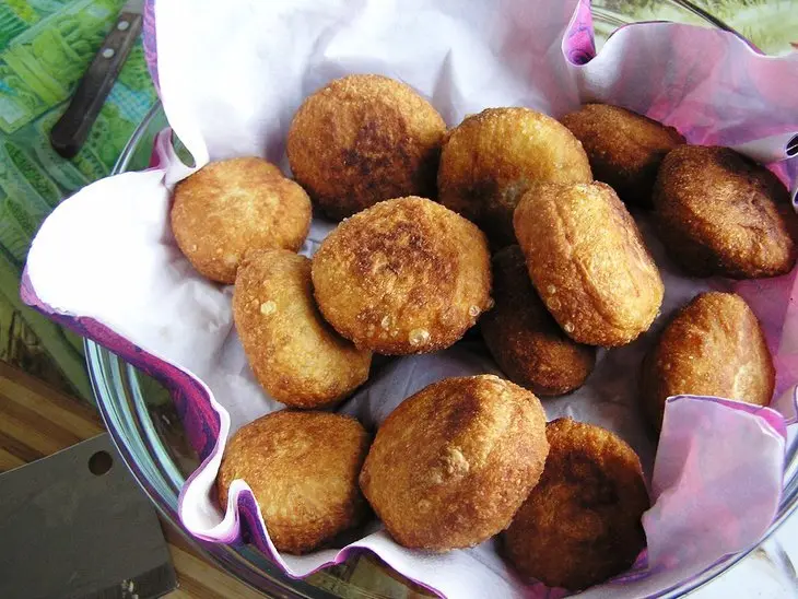 Пончики-пирожки с зеленью и сырами.: шаг 10