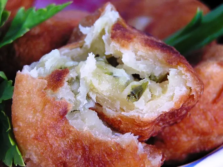 Пончики-пирожки с зеленью и сырами.: шаг 12
