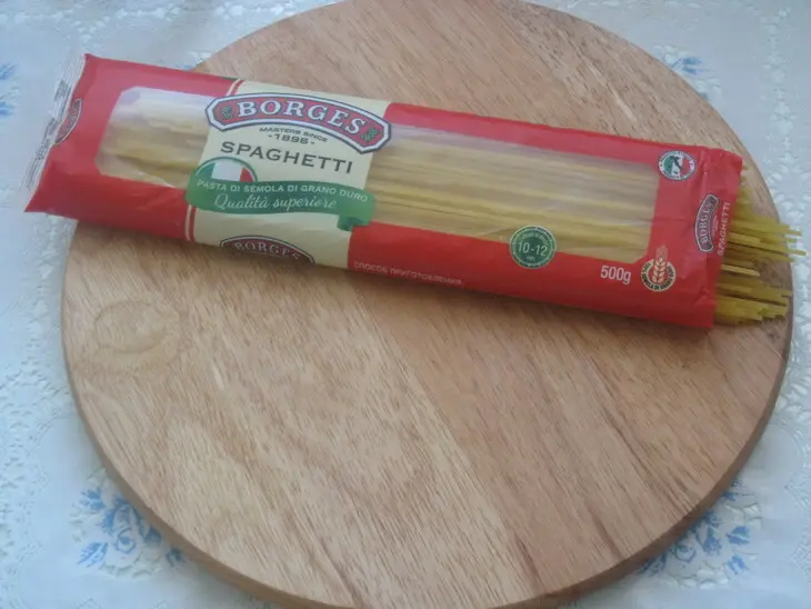 Сливочная паста с красной рыбой и икрой: шаг 1
