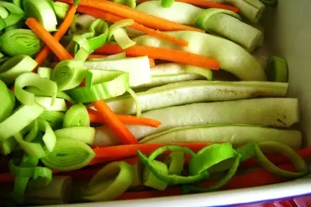 Стручковая  фасоль, запеченная с овощами.: шаг 1