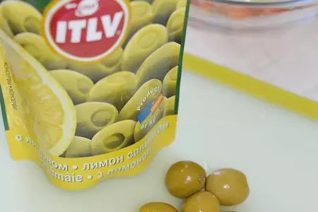 Котлеты из форели с оливками и вялеными томатами в духовке.: шаг 1