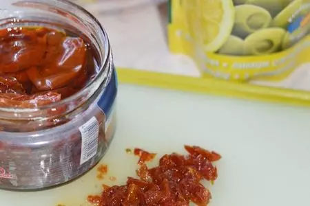 Котлеты из форели с оливками и вялеными томатами в духовке.: шаг 2