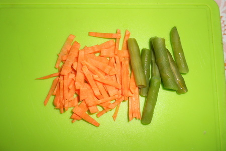 Салат с курицей на подушке из овощей: шаг 2