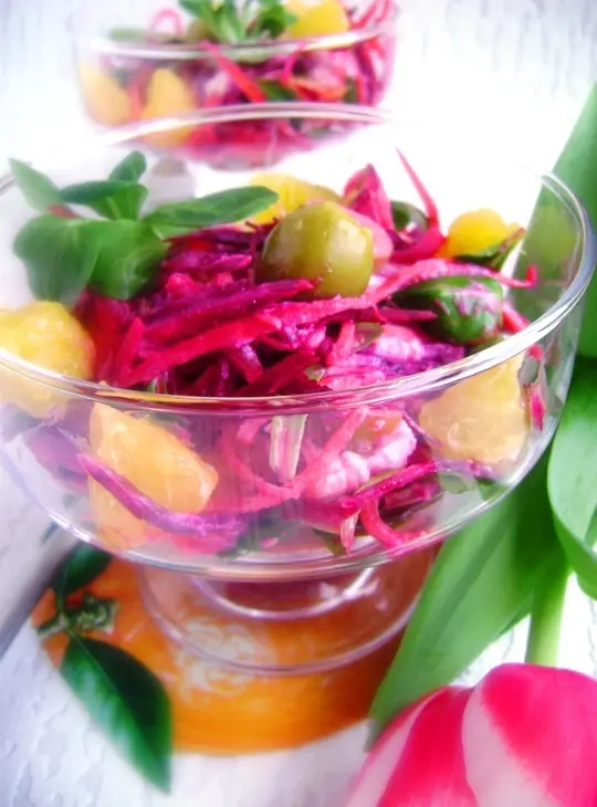 Салат из  свежих свеклы и моркови с апельсином и сыром.: шаг 3