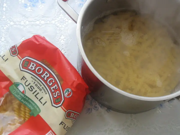 Паста с красным вином и оливками: шаг 2