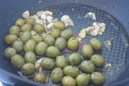 Паста с красным вином и оливками: шаг 6