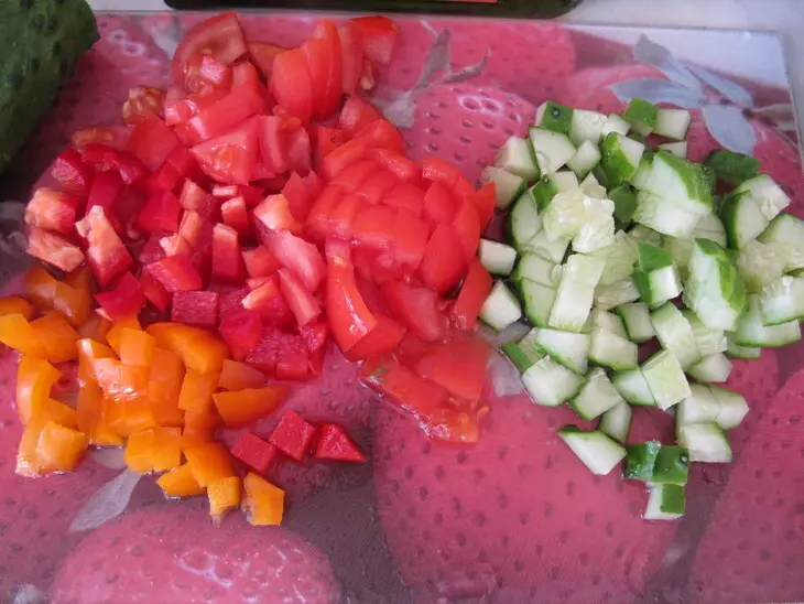 Салат с кукурузой и овощами: шаг 2