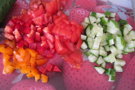 Салат с кукурузой и овощами: шаг 2