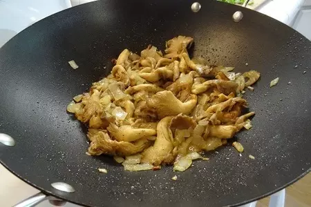 Макароны с гребешками и грибами: шаг 4