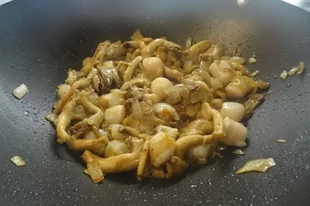 Макароны с гребешками и грибами: шаг 5