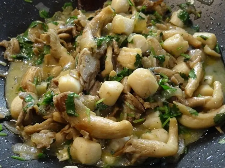 Макароны с гребешками и грибами: шаг 6