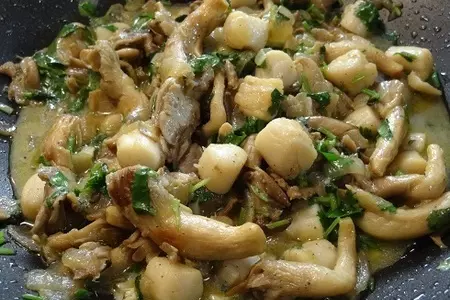 Макароны с гребешками и грибами: шаг 6