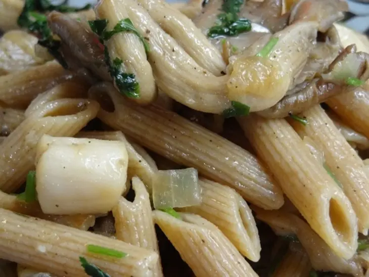 Макароны с гребешками и грибами: шаг 7