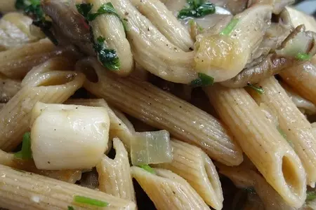 Макароны с гребешками и грибами: шаг 7