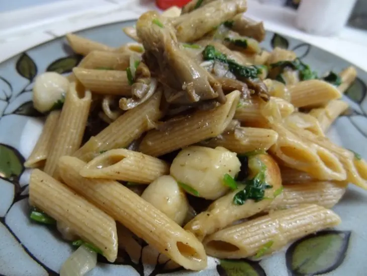 Макароны с гребешками и грибами: шаг 8