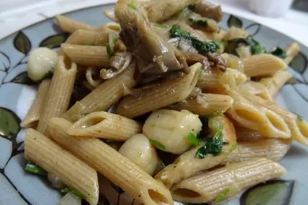 Макароны с гребешками и грибами: шаг 8