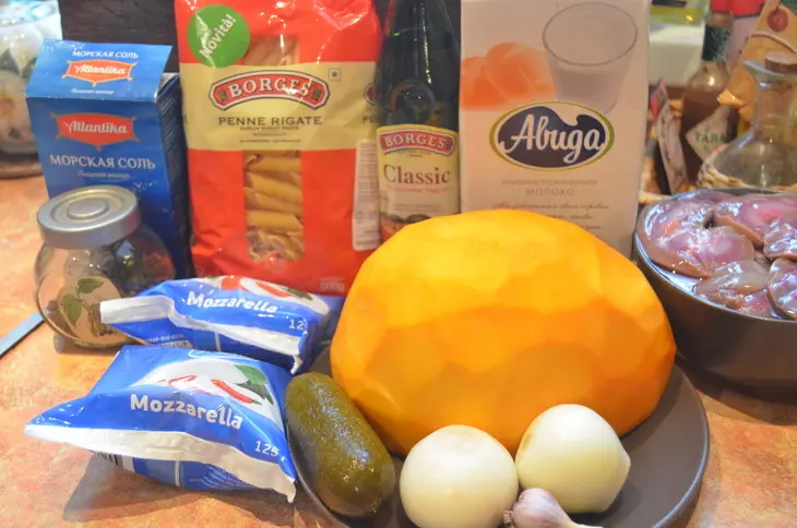 Лазанья из пенне с почками и соленым огурцом: шаг 1