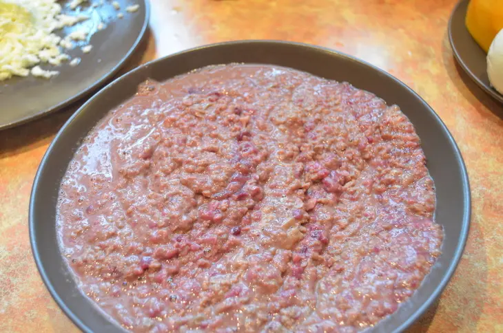 Лазанья из пенне с почками и соленым огурцом: шаг 3