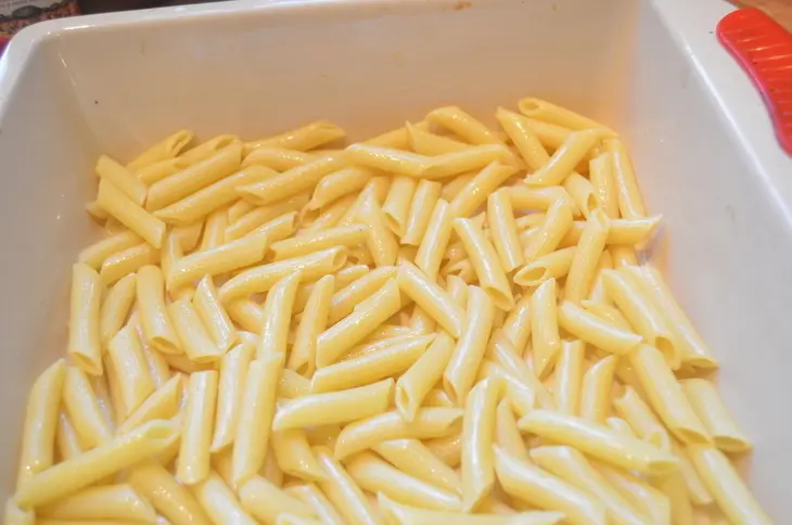 Лазанья из пенне с почками и соленым огурцом: шаг 4