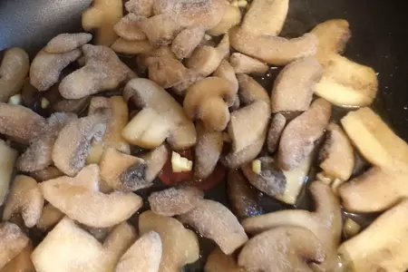Спагетти  с грибами, помидорами и маслинами.: шаг 3
