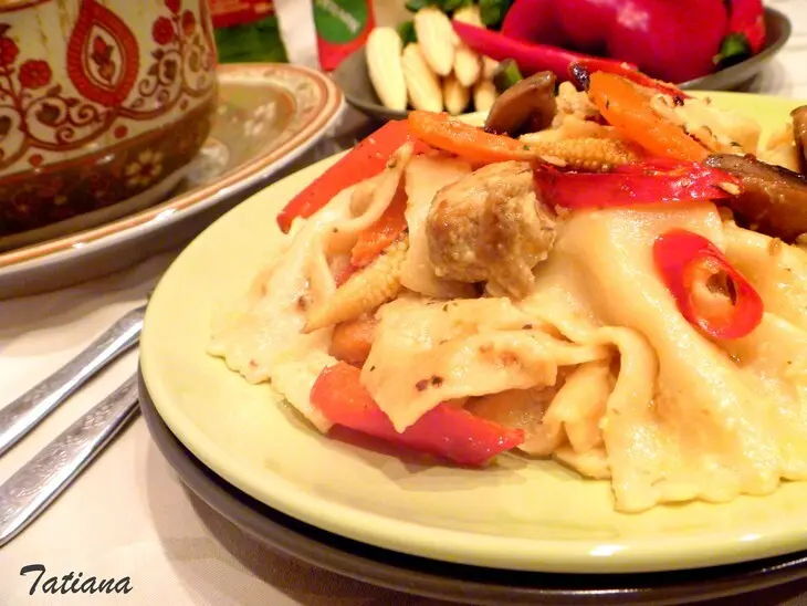 Паста farfalle с курицей карри в сливочном соусе: шаг 6