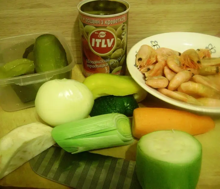 Солянка рыбная  с овощами: шаг 1