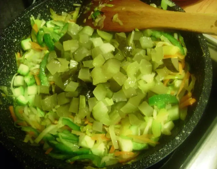 Солянка рыбная  с овощами: шаг 2