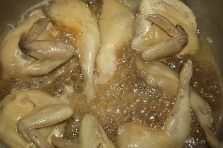 Самые вкусные перепелки в сливочном соусе с пармезаном: шаг 4